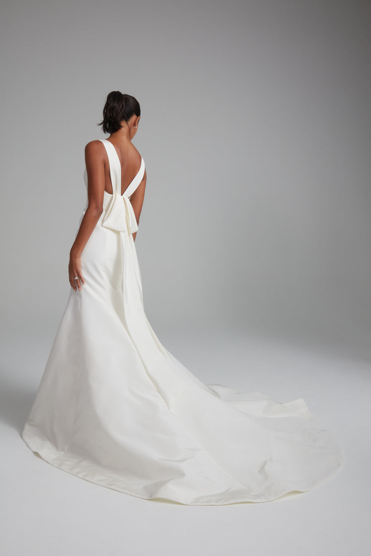 Sedna, dress from Collection Bridal by Amsale, Fabric: silk-faille