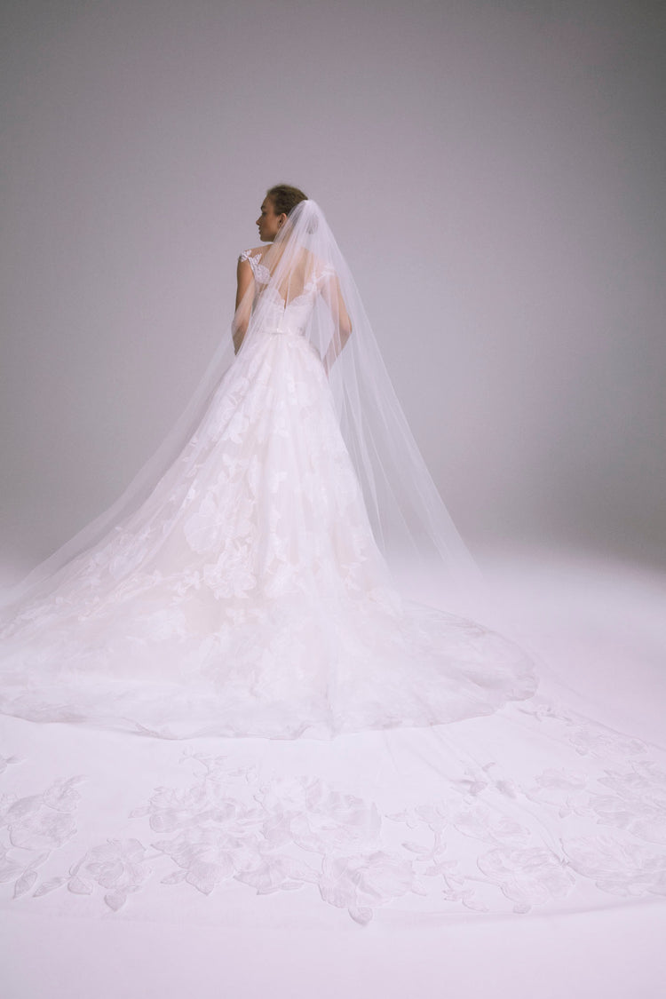 Oversized Floral Embroidery Veil, accessory from Collection Accessories by Amsale