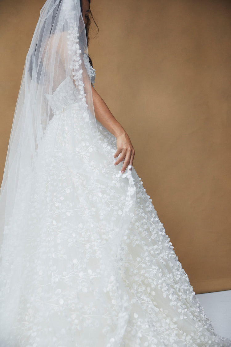 3D Flower Bud Veil, accessory from Collection Accessories by Nouvelle Amsale
