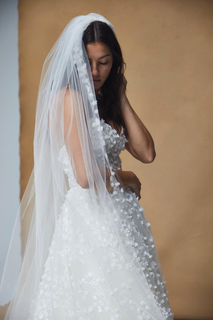 3D Flower Bud Veil, accessory from Collection Accessories by Nouvelle Amsale