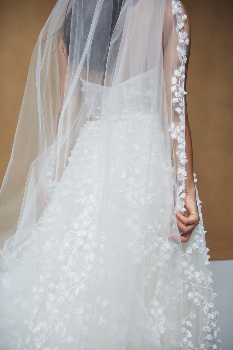 3D Flower Bud Veil, accessory from Collection Accessories by Nouvelle Amsale