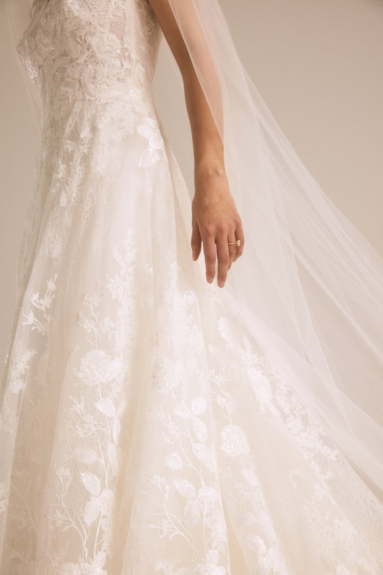 Lace Border Veil, accessory from Collection Accessories by Nouvelle Amsale