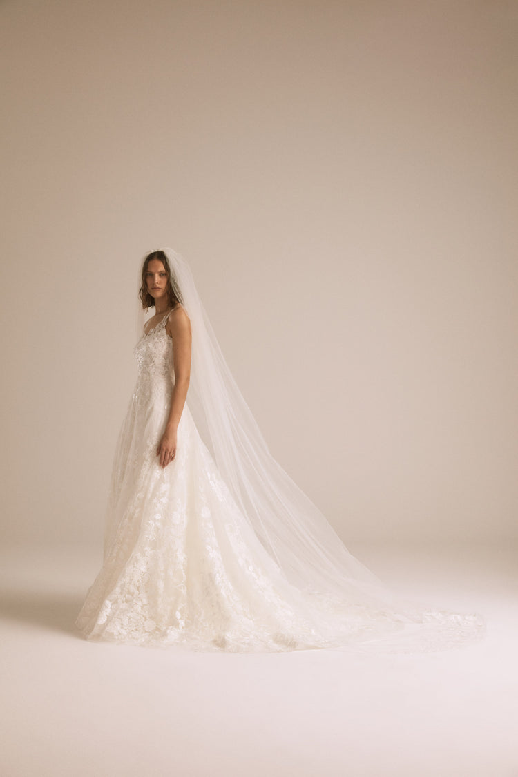 R405V - Lace Border Veil - Ivory, dress by color from Collection Accessories by Nouvelle Amsale