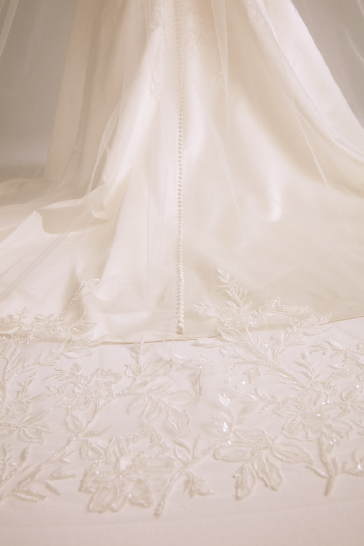 Floral Embellished Veil, accessory from Collection Accessories by Nouvelle Amsale, Fabric: floral-embellished-tulle