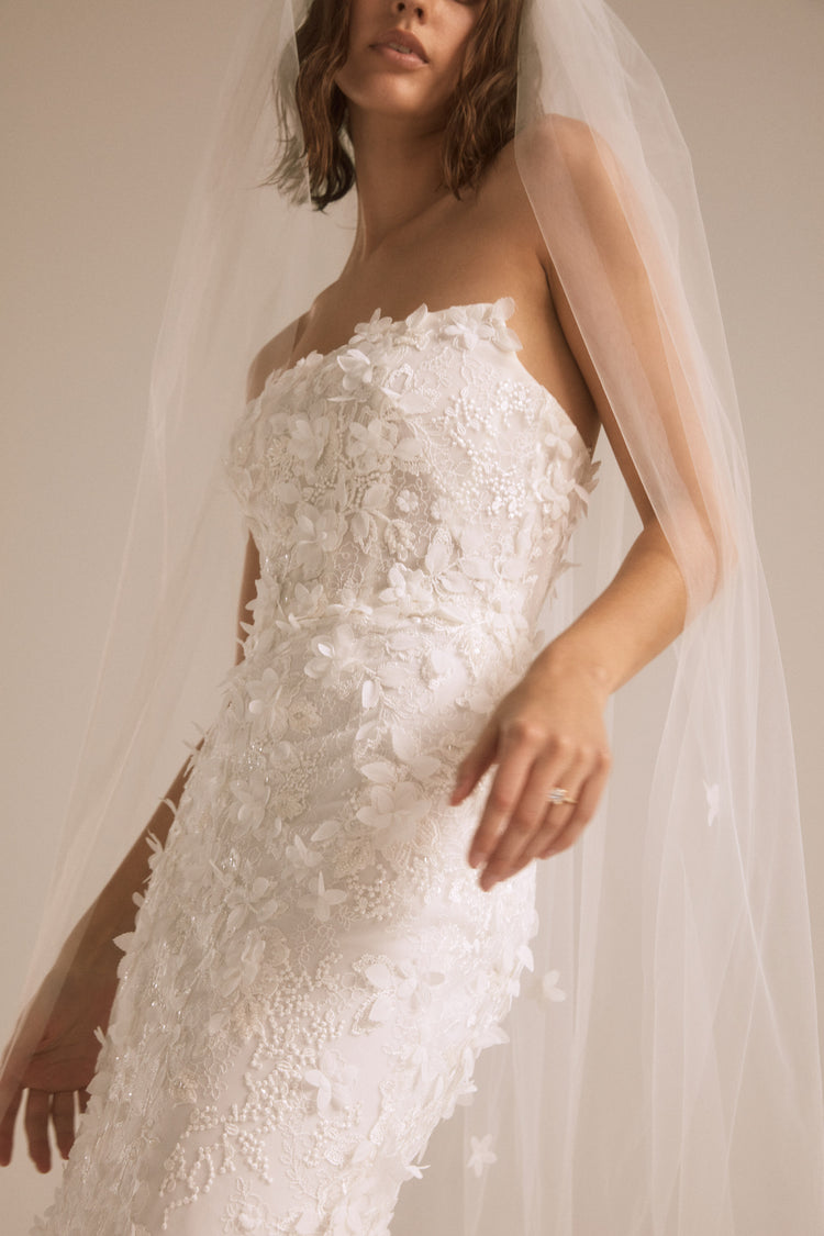 3D Floral Embellished Veil, accessory from Collection Accessories by Nouvelle Amsale