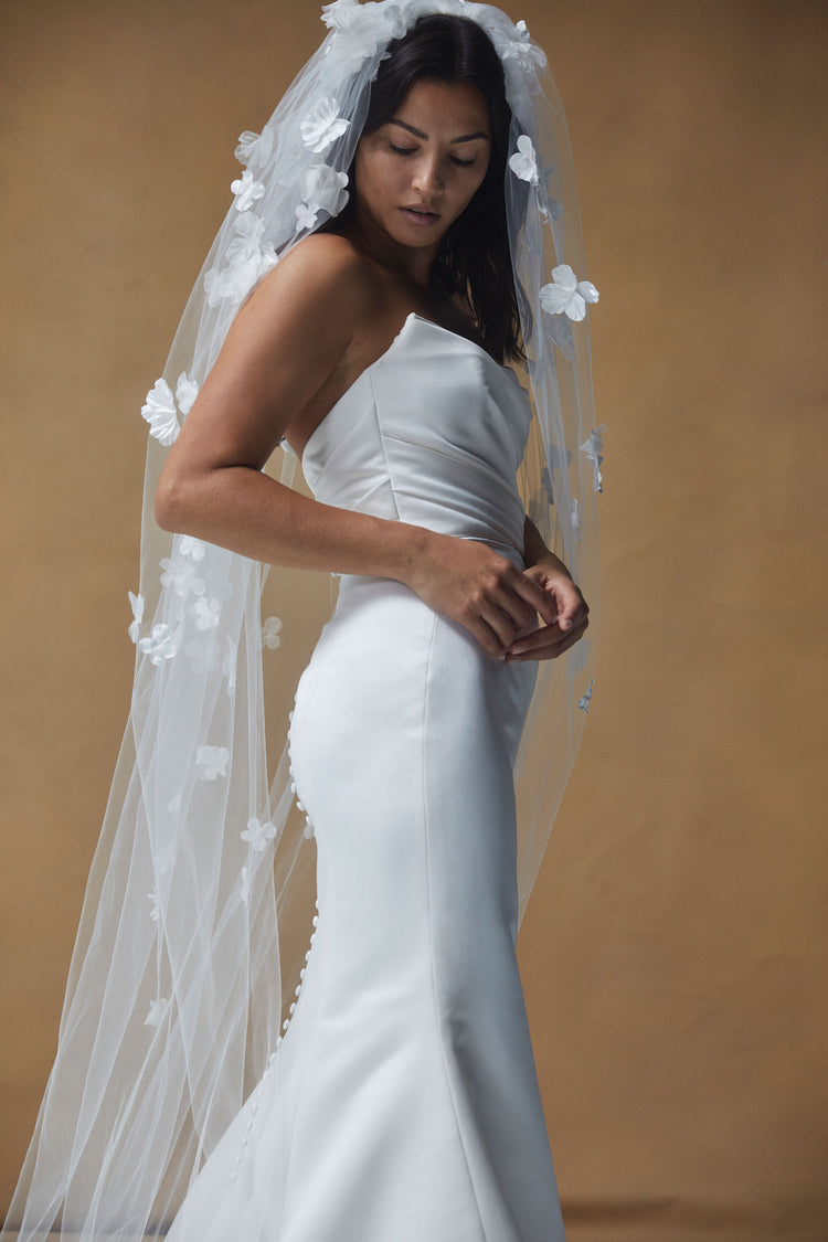 R390V - 3D Petal Veil - Ivory, dress by color from Collection Accessories by Nouvelle Amsale