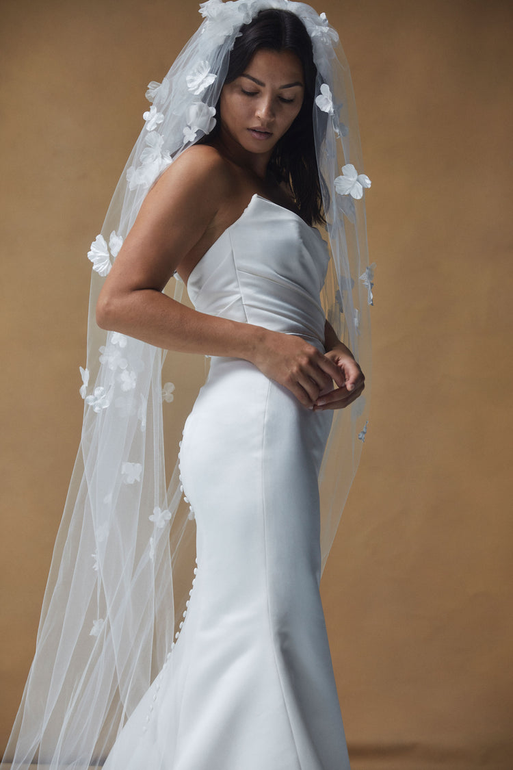 3D Petal Veil, accessory from Collection Accessories by Nouvelle Amsale