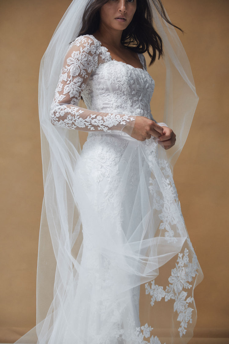 R392V - Lace embroidery Veil - Ivory, dress by color from Collection Accessories by Nouvelle Amsale