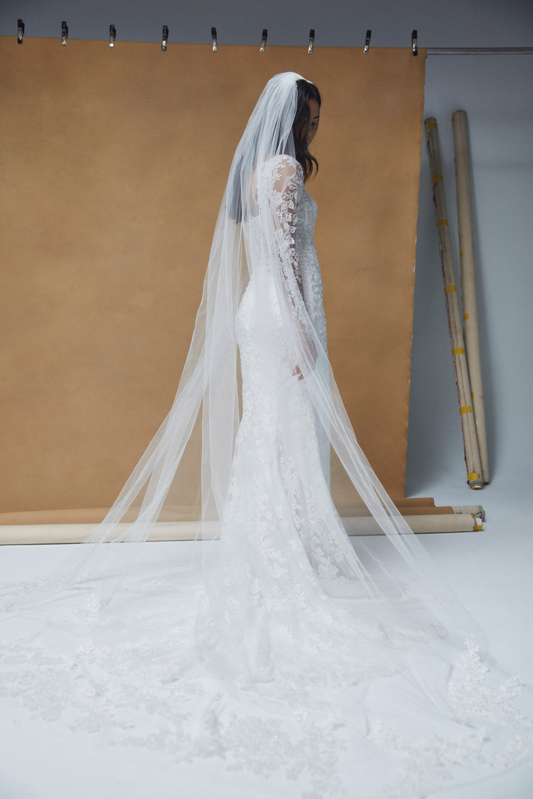 R392V - Lace embroidery Veil - Ivory, dress by color from Collection Accessories by Nouvelle Amsale